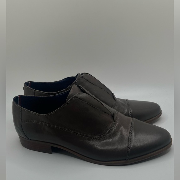 Tommy Hilfiger Shoes - Tommy Hilfiger Women’s  Dark Grey M Finn Cap- Toe Leather Oxfords Size 8 1/2 M